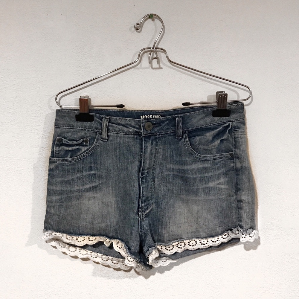 HIGH RISE JEAN SHORTS WITH CROCHET DETAILING!